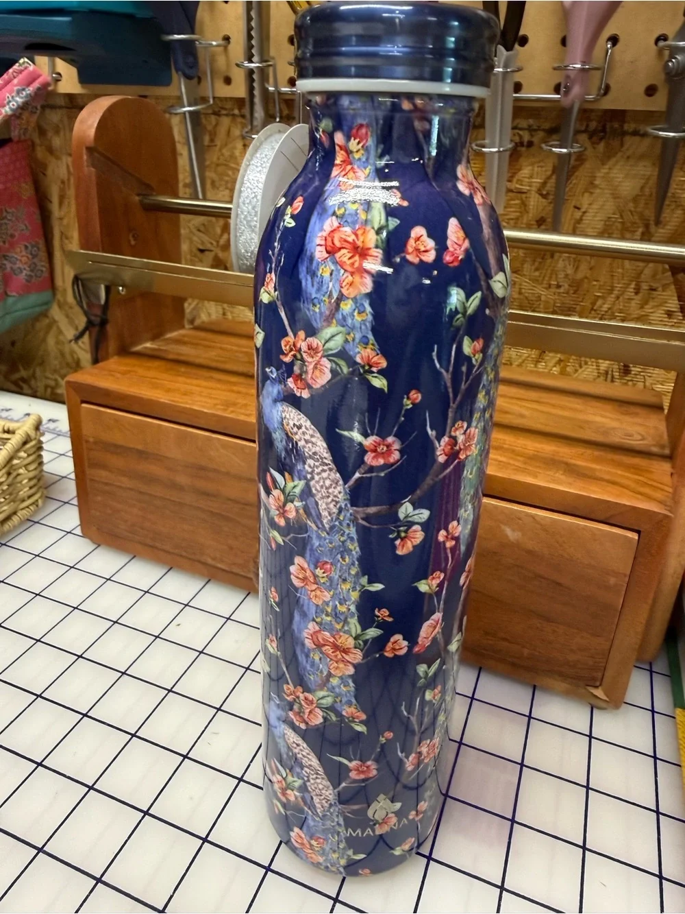 Peacock Manna Retro Hydration Bottle NWT 20 oz